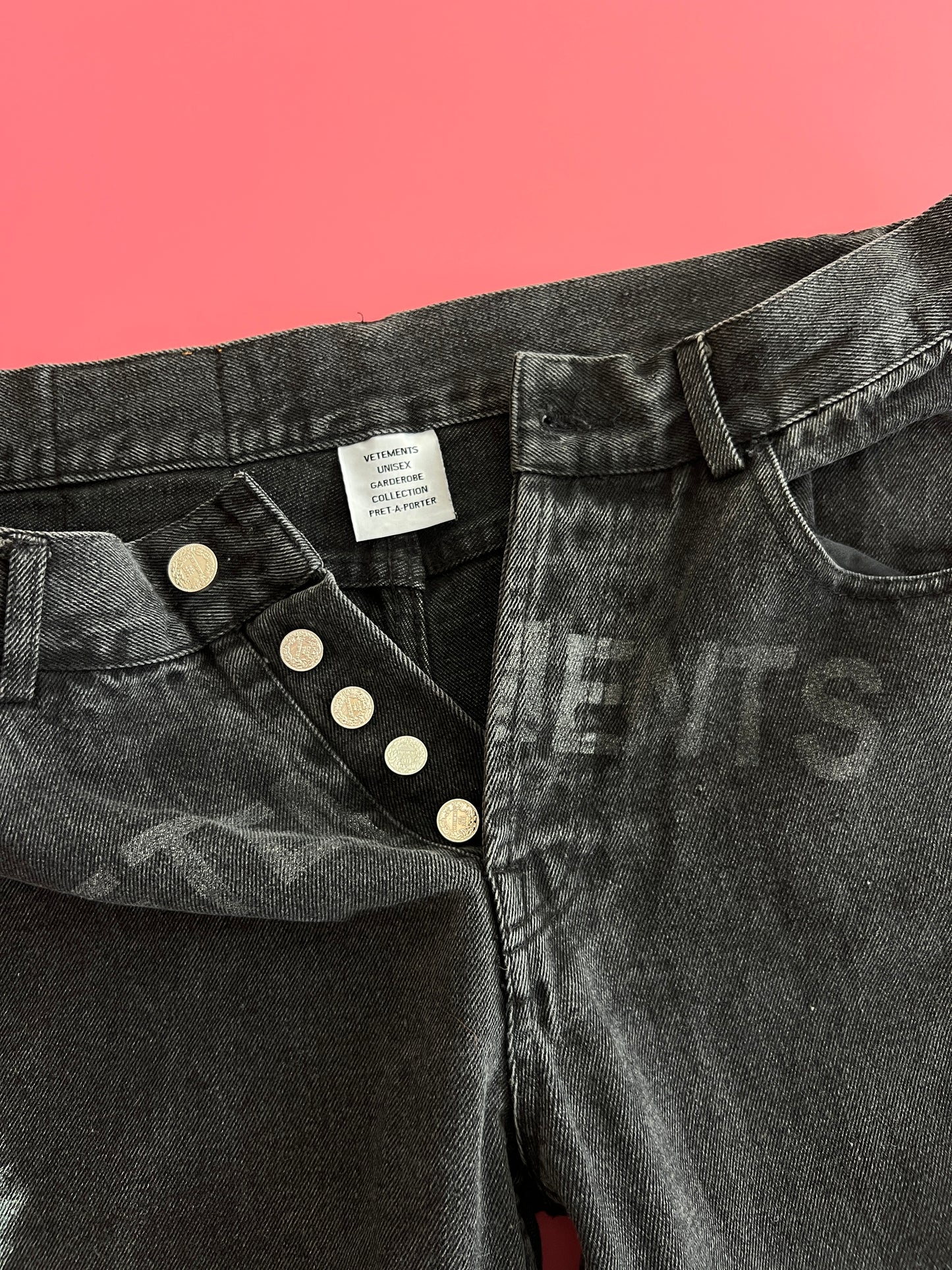 VETEMENTS by demna gvasalia logo denims