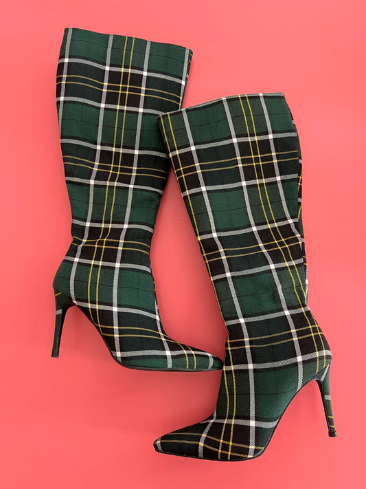 NO NAME plaid boots.