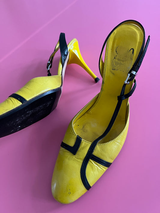 NO NAME yellow graphic heels