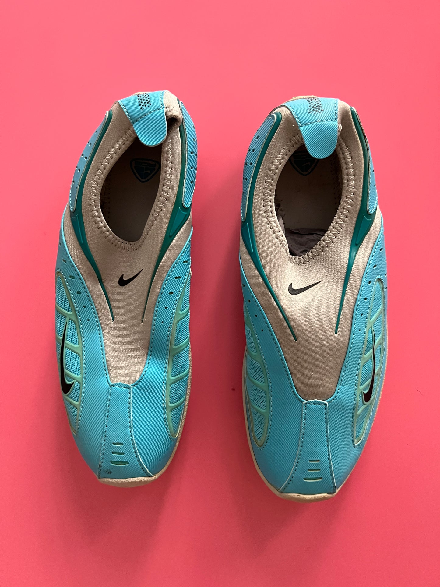NIKE 90s azure blue sneaker